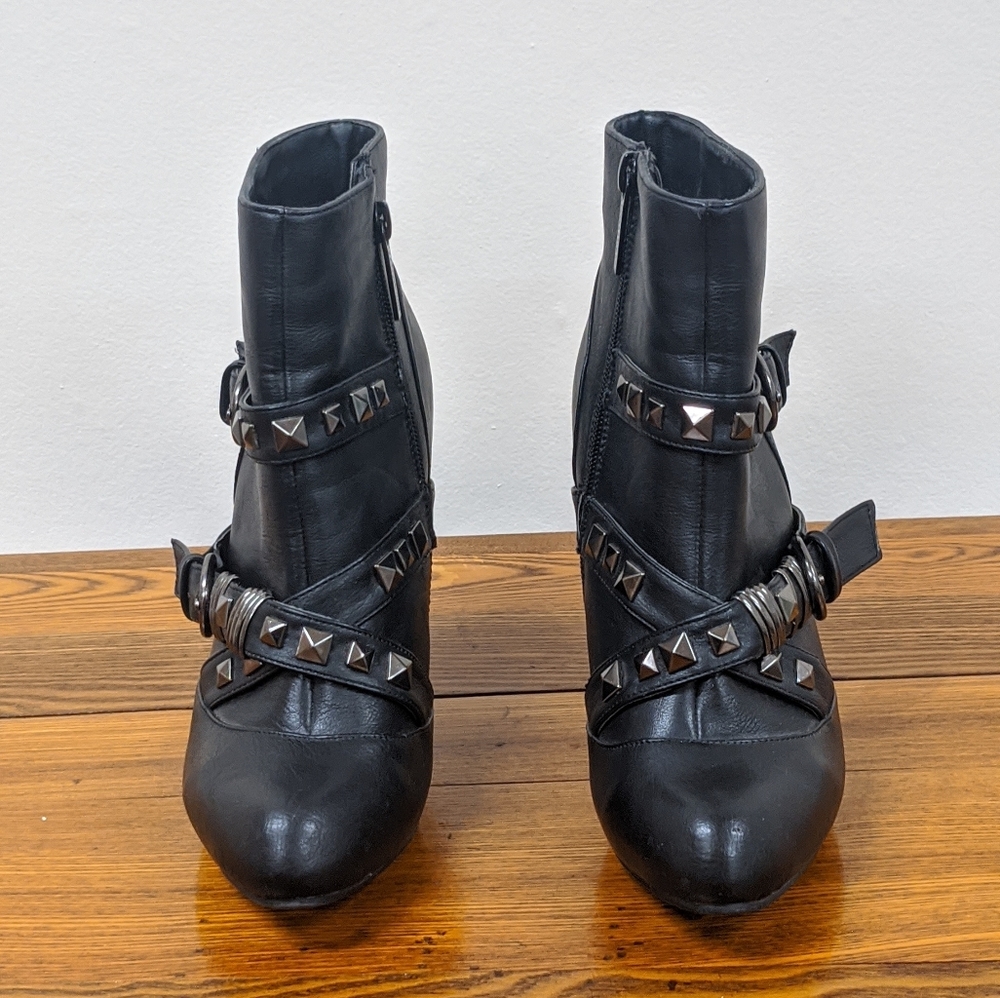 Kardashian Kollection (6.5) Leather Heel Booty - Picture 5 of 5